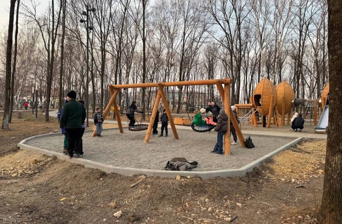 Обновлённый парк в приморском селе Камень-Рыболов принял первых посетителей Обновлённый парк в приморском селе Камень-Рыболов принял первых посетителей