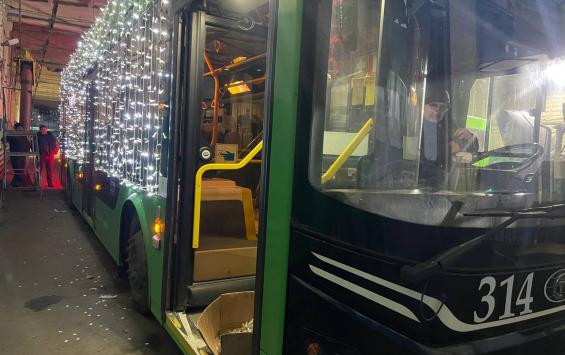 В Курске на маршруты выйдут новогодние троллейбус и электробус В Курске на маршруты выйдут новогодние троллейбус и электробус