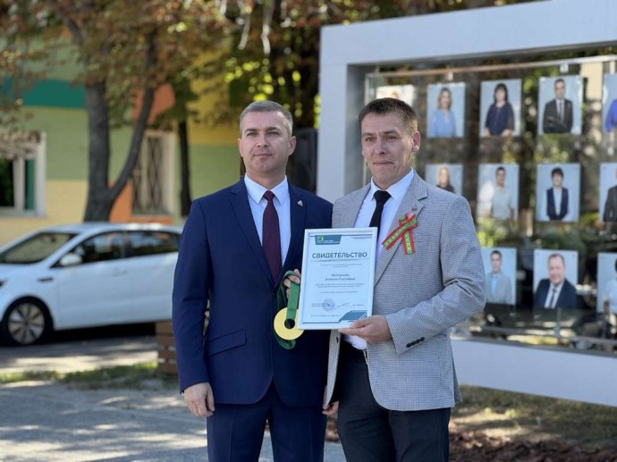 Участник проекта «Сталь» попал на обновлённую Доску почёта Губкинского округа