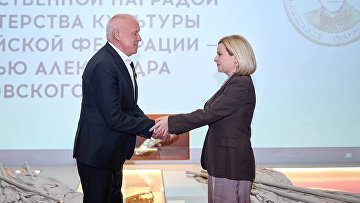 Поддерживающие бойцов на передовой деятели культуры получили медали