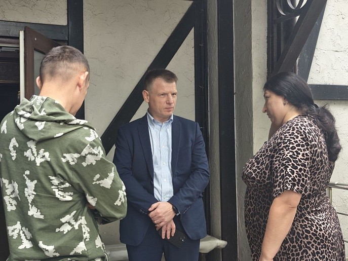 Уполномоченный по правам человека посетил ПВР в Донском