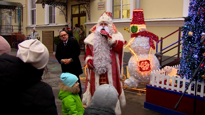 Дед Мороз навестил пациентов Детской городской больницы №2 им. Св. Марии Магдалины