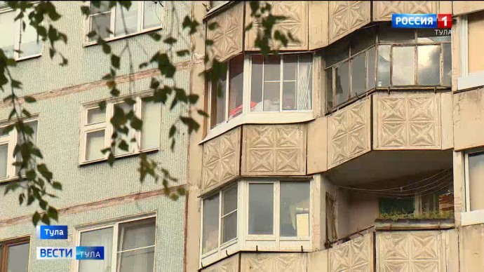 Беспилотник врезался в многоквартирный дом в Пролетарском округе Тулы