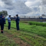 Судно для перевозки топлива застряло в Костромской области на Волге