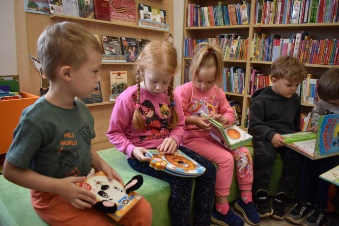 В андреапольской библиотеке открыли "дверь в чудеса" В андреапольской библиотеке открыли "дверь в чудеса"