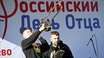 Форумы, концерты и награждения пройдут в России в преддверии Дня отца
