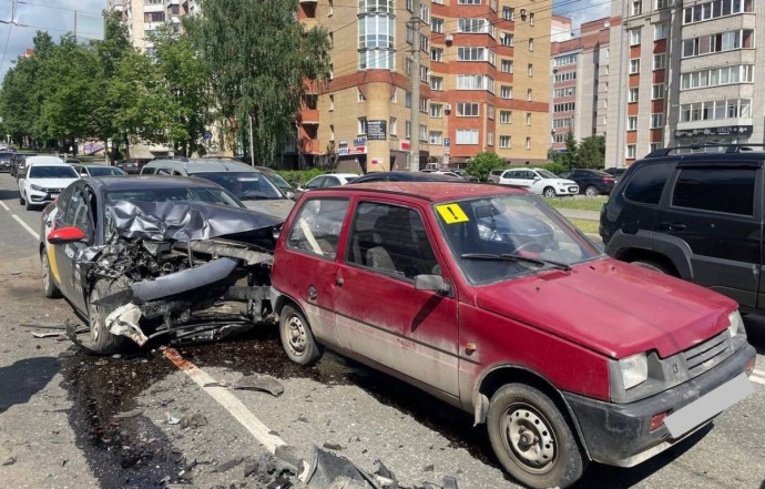 В массовом ДТП на Ленина пострадали пять человек