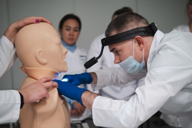 Московские врачи и медсестры совершенствуют профессиональные навыки в Кадровом центре