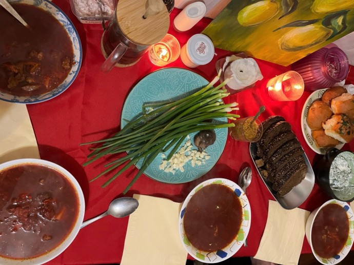 Журналистка из Бурятии покорила федеральный канал сочным борщом Журналистка из Бурятии покорила федеральный канал сочным борщом