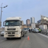 Мокрые колеса после автомойки стали причиной массовой аварии на Золотом мосту