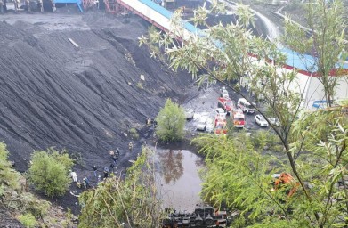 В Якутии при опрокидывании вахтового автобуса погибли 14 человек