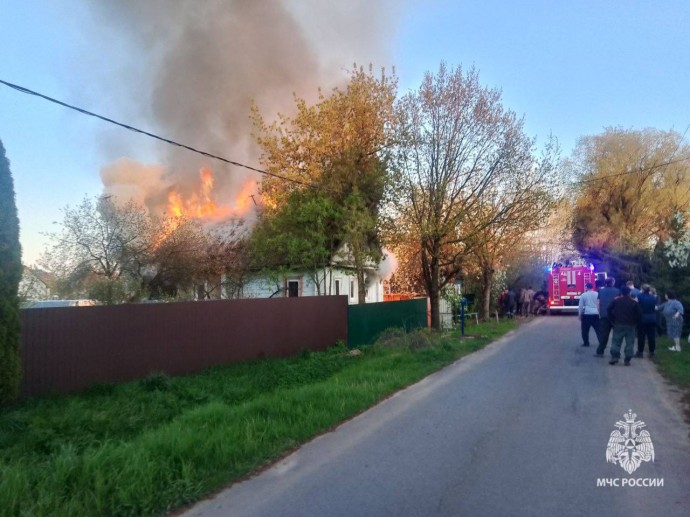 На пожаре в частном жилом доме в Великом Новгороде пострадал человек