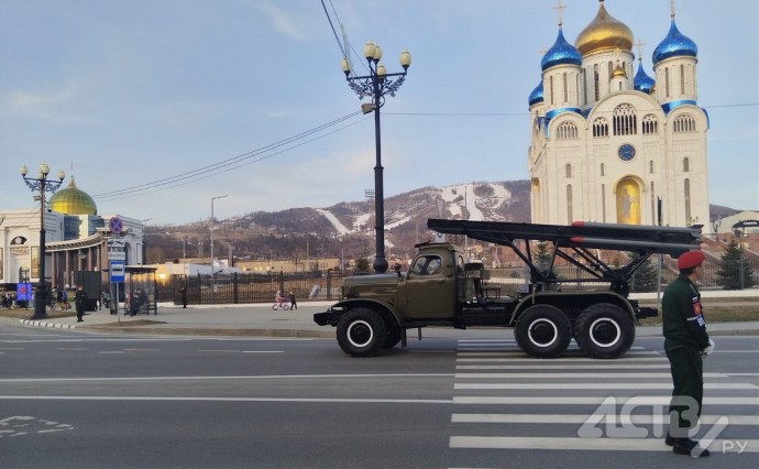 Трутнев поздравил дальневосточников с Днем Победы