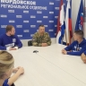 В День ветерана вооруженных сил России активисты Молодой Гвардии поздравили ветерана спецоперации Георгия Бабаджанова