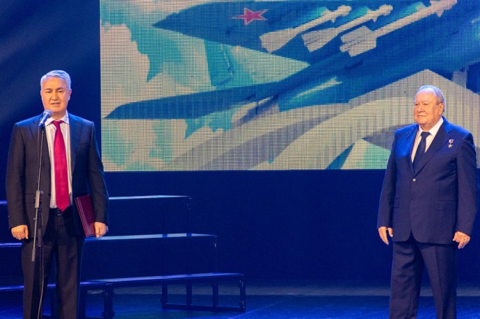 Рахим Азимов поздравил коллектив завода «ЛЕПСЕ» с днём основания предприятия