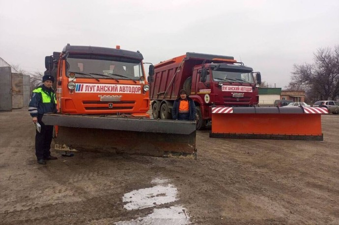 Луганские госавтоинспекторы проверили готовность спецтехники к зиме Луганские госавтоинспекторы проверили готовность спецтехники к зиме