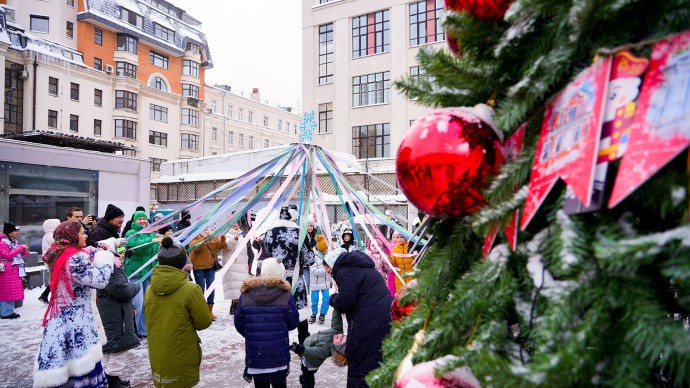 Состязания и викторина пройдут у ели Мосгорнаследия возле станции метро «Третьяковская»