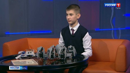 Тульский школьник покорил жюри конкурса «Шаг в будущее. Юниор» роботом-пауком