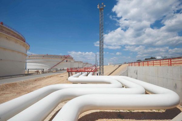 Сербскому предприятию «Газпрома» оставили доступ к нефти еще на месяц