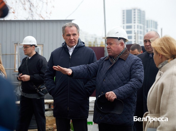 Гладков осмотрел новую секцию дома в Белгороде, где рухнул подъезд из‑за ракеты ВСУ