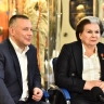 Михаил Евраев вручил скульптуру чайки Валентине Терешковой