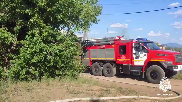 В Улан-Удэ из-за кладовок едва не загорелись жилые дома