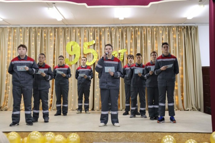 Якутский коммунально-строительный техникум отметил 95-летие
