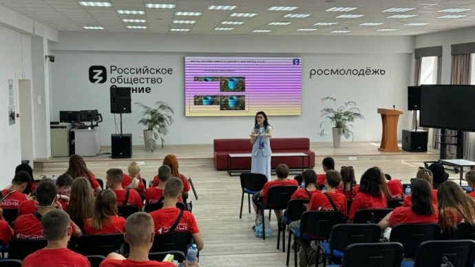 Более 4 500 школьников и студентов колледжей приняли участие в мероприятиях общества «Знание» на «Университетских сменах»