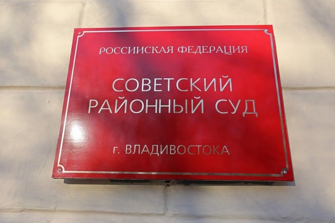 «Убила не онкология, а пневмония»: в Приморье дочь погибшего пациента судится сразу с двумя больницами