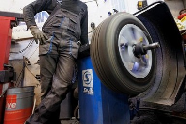 Москвичам рекомендовали сменить шины