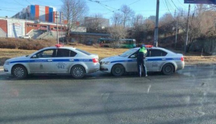 «Без комментариев»: во Владивостоке полицейские устроили ДТП с «коллегами»