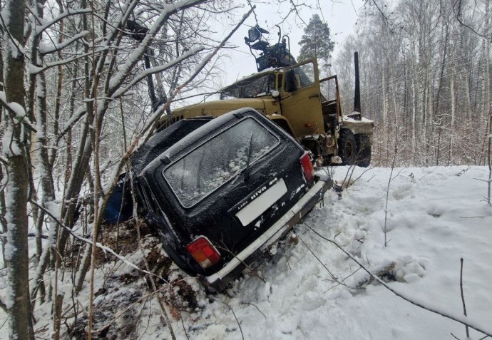 Смертельная авария в Пензенской области: столкнулись внедорожник и автокран Смертельная авария в Пензенской области: столкнулись внедорожник и автокран