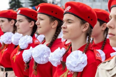 Дошкольники, учащиеся школ и колледжей воссоединенных регионов приняли участие в мероприятиях в честь 80-летия Победы
