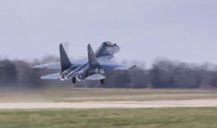 ОАК передала в войска новую партию многофункциональных истребителей Су-30СМ2