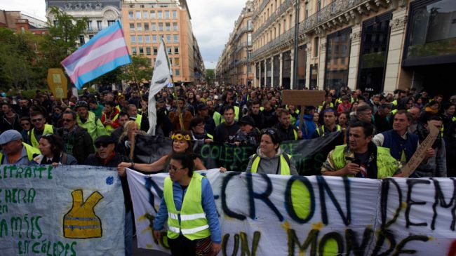 Вотум Лекорню! — французы ответили на «лицемерный ход Макрона»