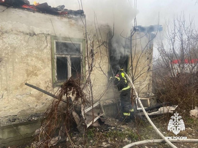 В старооскольском селе в сгоревшем доме нашли труп мужчины В старооскольском селе в сгоревшем доме нашли труп мужчины