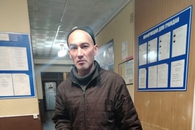 В Тверской области мужчина угрожал студенту кухонным топориком