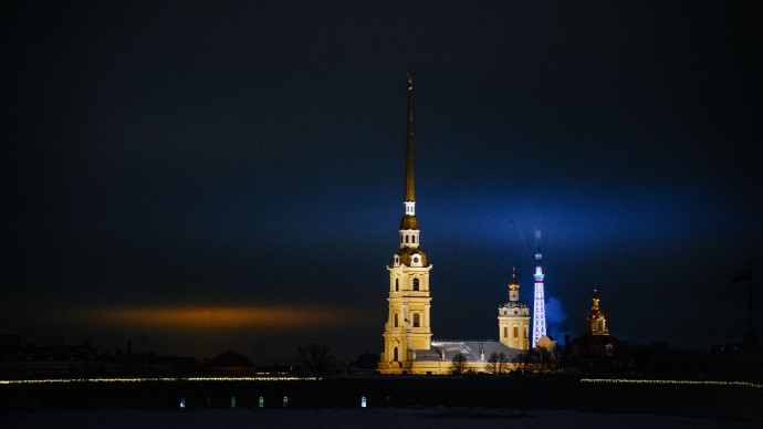 Прогулки по набережным, в саду и по мосту: гостям и жителям Петербурга представили третий новогодний пешеходный маршрут