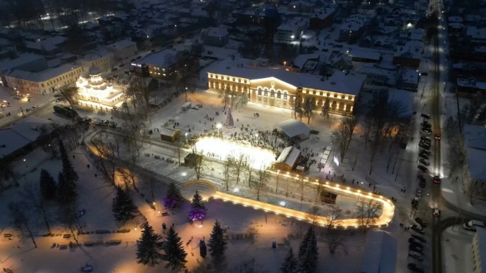 Ледовые площадки начали работу в Пошехонье и Данилове