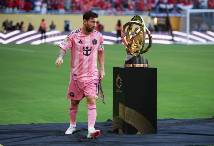 Месси: Я слежу за «Барселоной» Месси: Я слежу за «Барселоной»