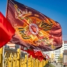 Более тысячи школьников из Владивостока развернули знамена Великой Победы