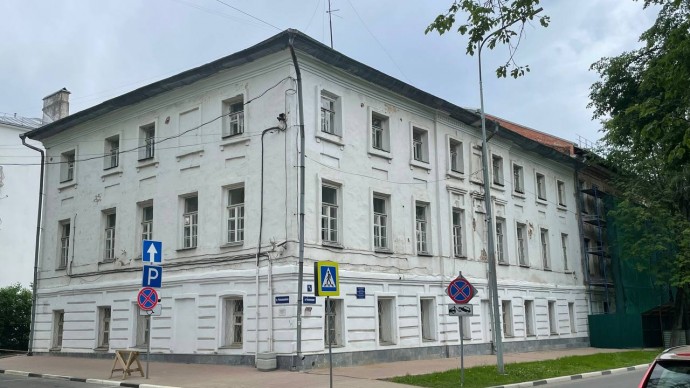 Здание бывшей банковой конторы в центре Ярославля выставлено на продажу