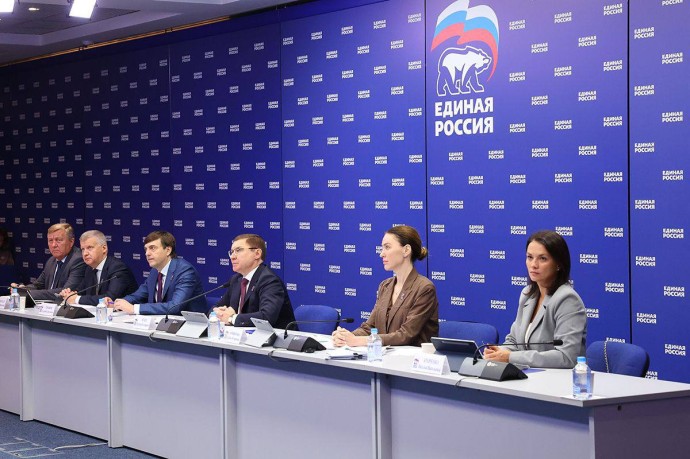 Секретарь Генсовета «Единой России» Якушев: Планку в работе по ремонту школ снижать нельзя