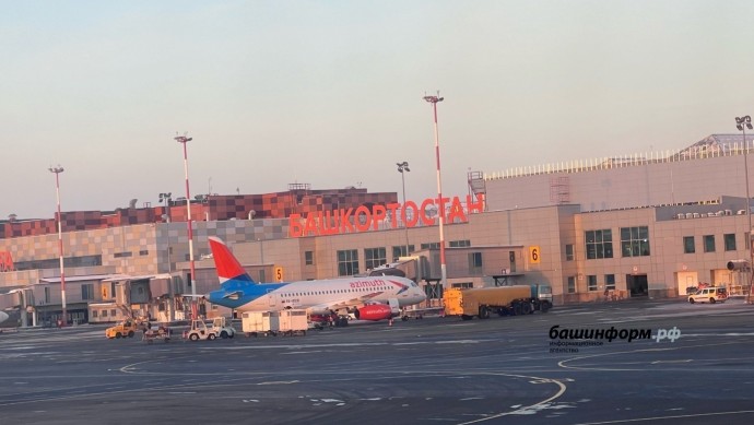 В Уфе мойщик повредил обшивку хвостовой части фюзеляжа самолета