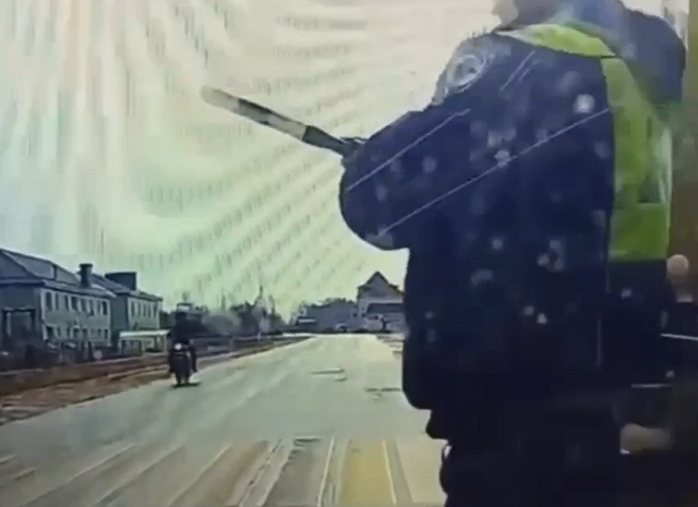 В Мордовии нетрезвый водитель мопеда пытался скрыться от ДПС, а потом предложил инспектору взятку