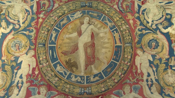 Завершилась реставрация шпалеры «Аполлон и знаки зодиака»