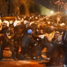 В Турции полиция применяет водометы и слезоточивый газ против протестующих