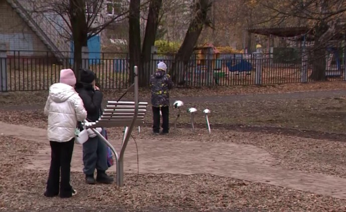 Вандалы испортили музыкальную площадку в Ярославле Вандалы испортили музыкальную площадку в Ярославле