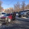 В центре Владивостока едва не сбили детей в момент столкновения иномарок
