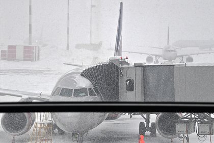 В российском аэропорту произошла задержка рейсов из-за снегопада В российском аэропорту произошла задержка рейсов из-за снегопада